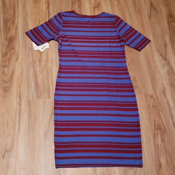 🔹️NWT LuLaRoe Blue & Red "Julia" Fitted Striped Short Sleeve Dress Medium - Picture 2 of 8